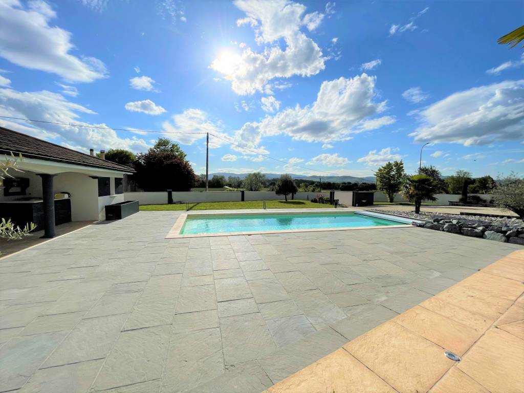 Villa Plain Pied 200m², piscine et pool-house sur terrain 2.300 m² avec vue