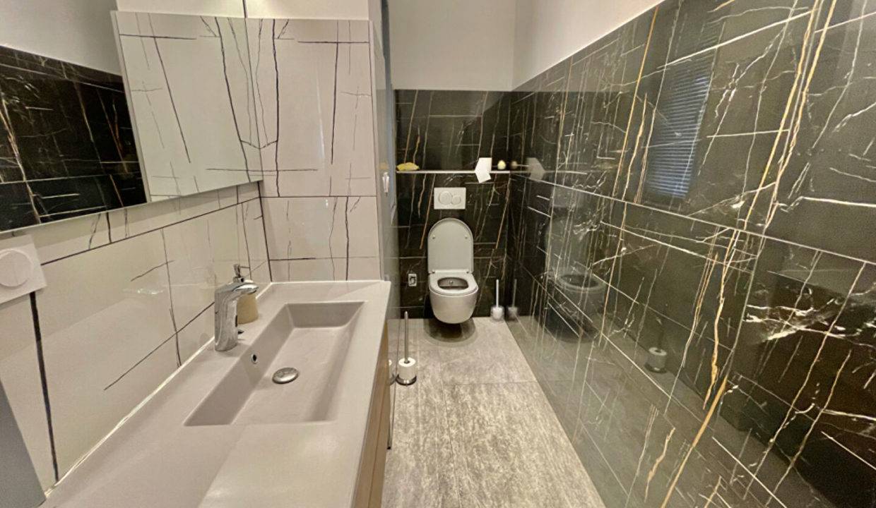 57064861j.jpg