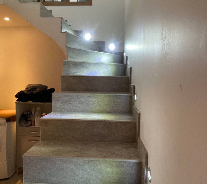 57064861l.jpg