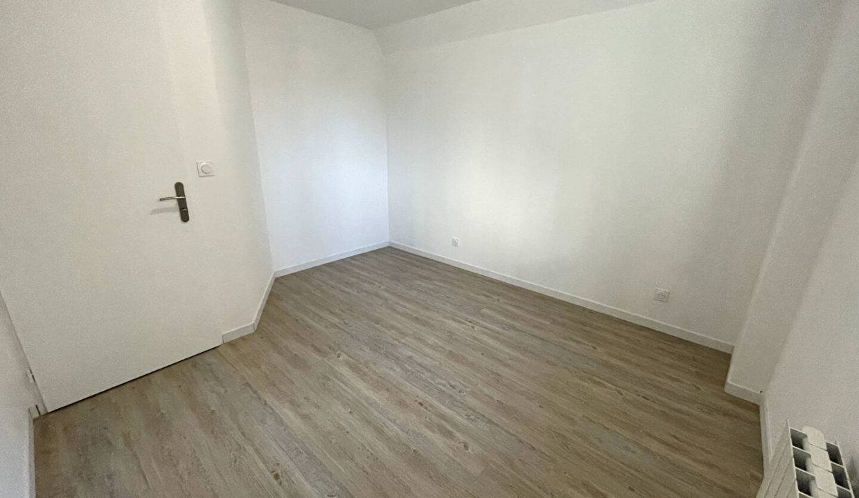 56993947d.jpg