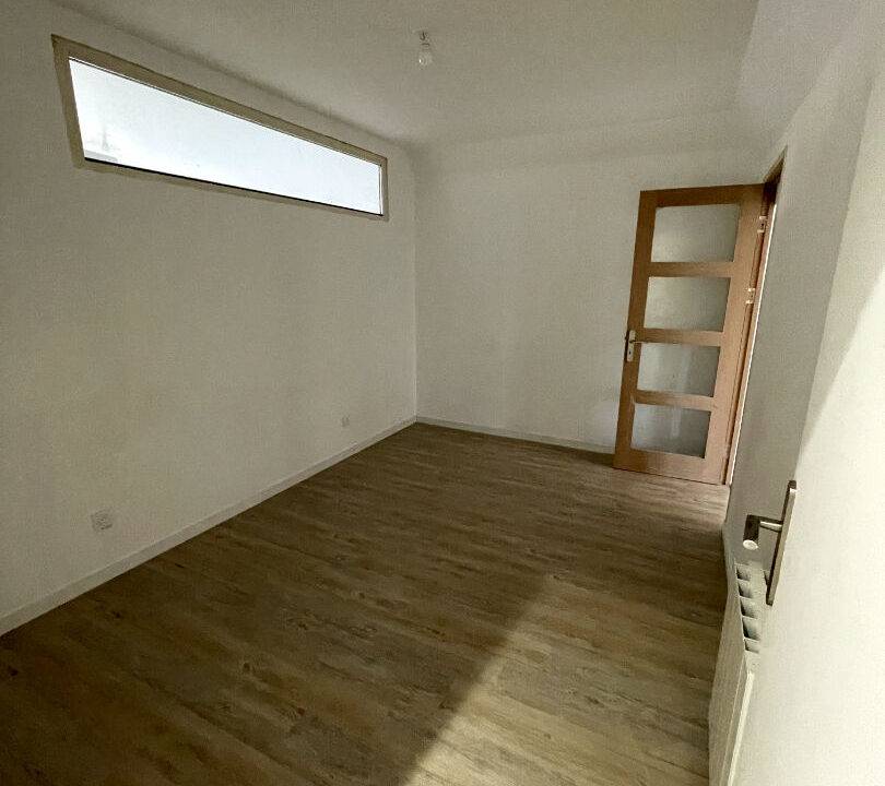 56993947g.jpg