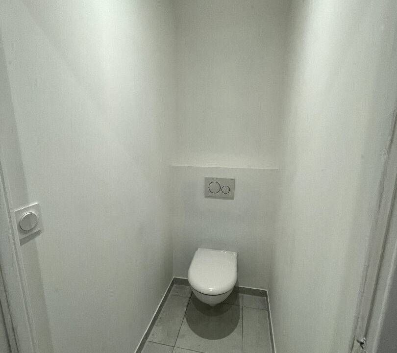 56993947h.jpg